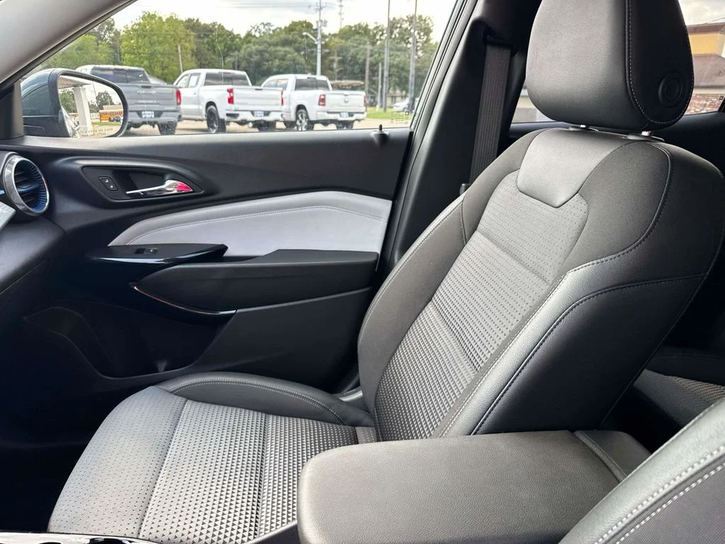 Used 2025 Gray Chevrolet LT image 31