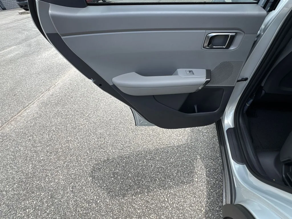 New 2027 Ivory Silver Kia EX image 22