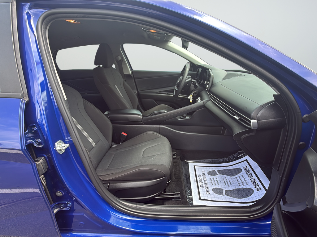 Used 2021 Blue Hyundai SE image 9
