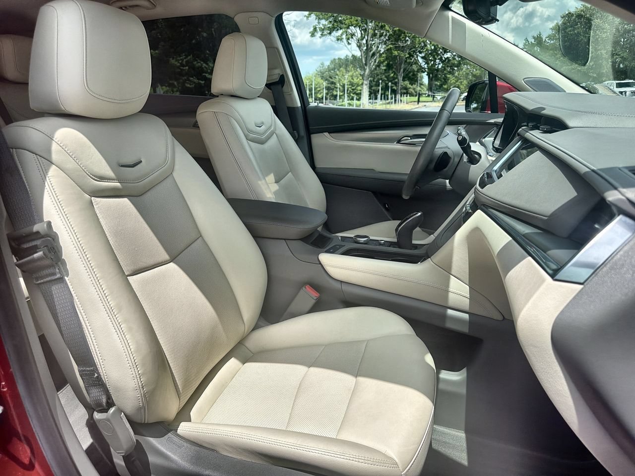 Used 2021 INFRARED TINTCOAT Cadillac FWD Premium Luxury image 23