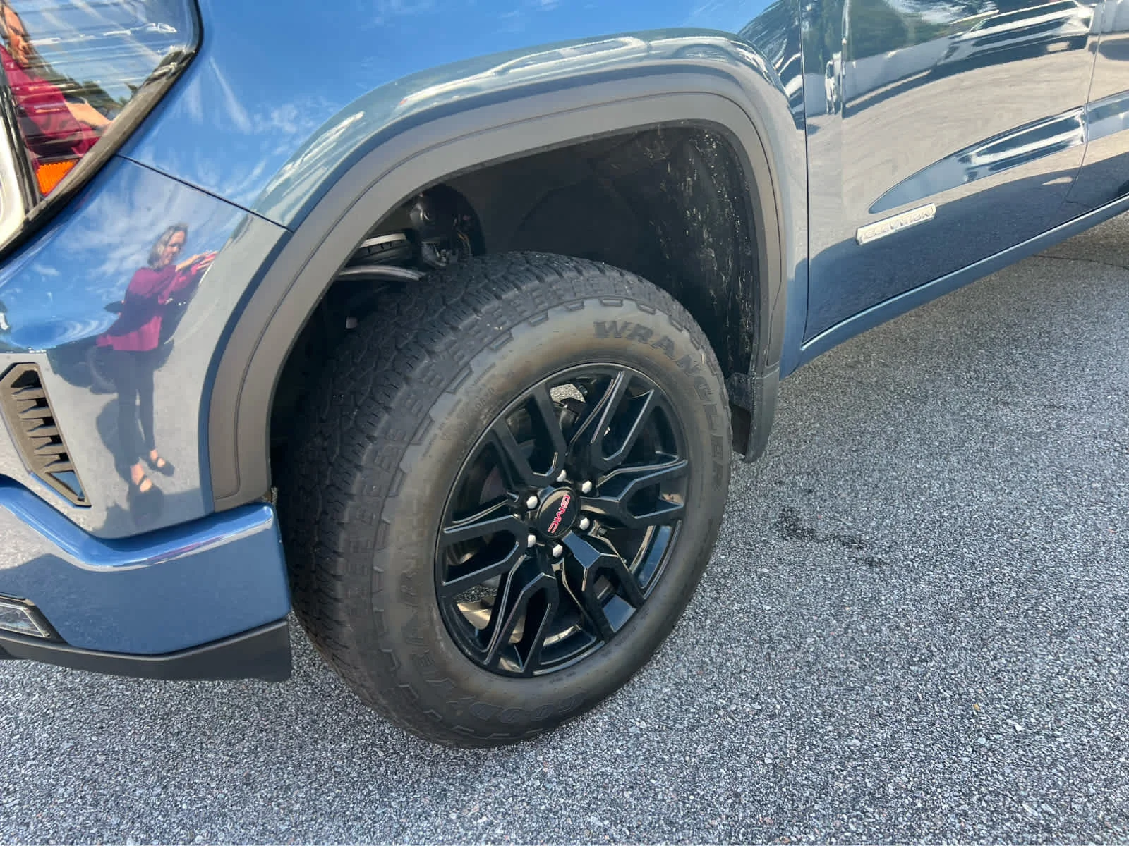 Used 2025 Downpour Metallic GMC Elevation image 6