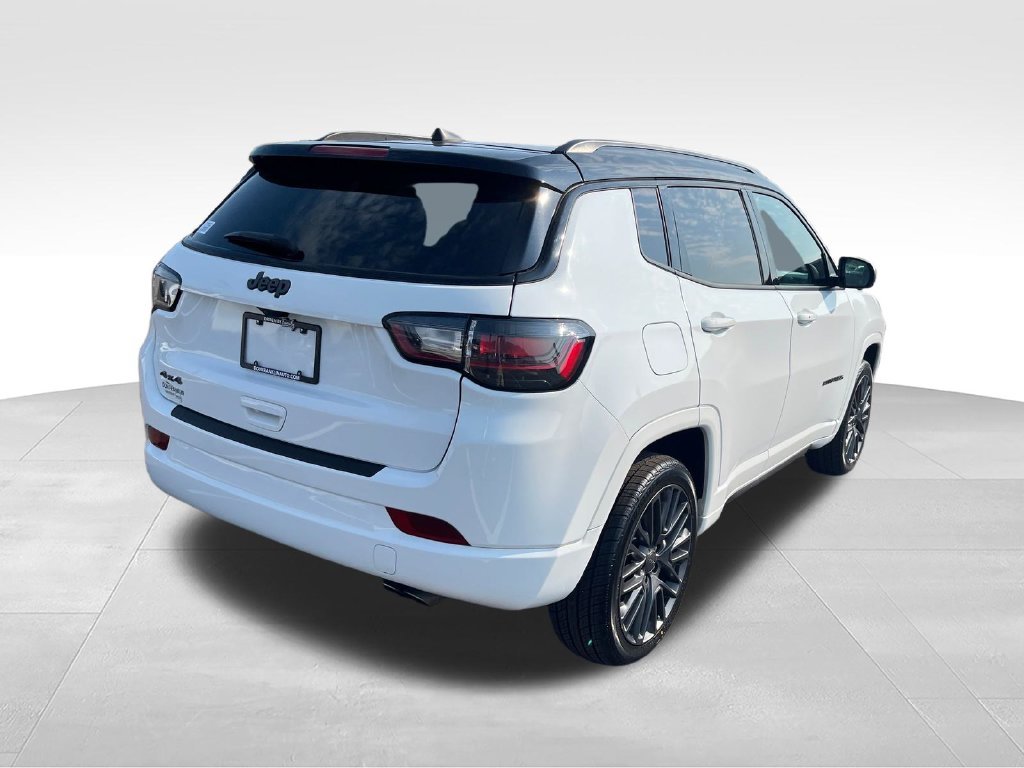 Used 2022 White Jeep High Altitude image 5