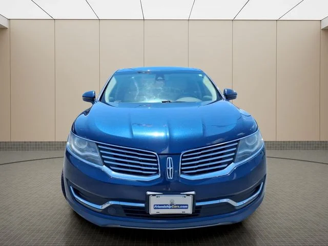 Used 2017 Blue Lincoln Select image 3