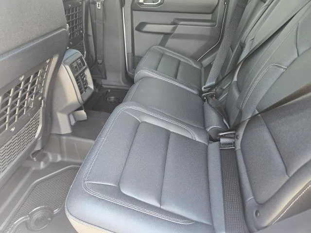New 2026 Oxford White Ford Badlands® image 38