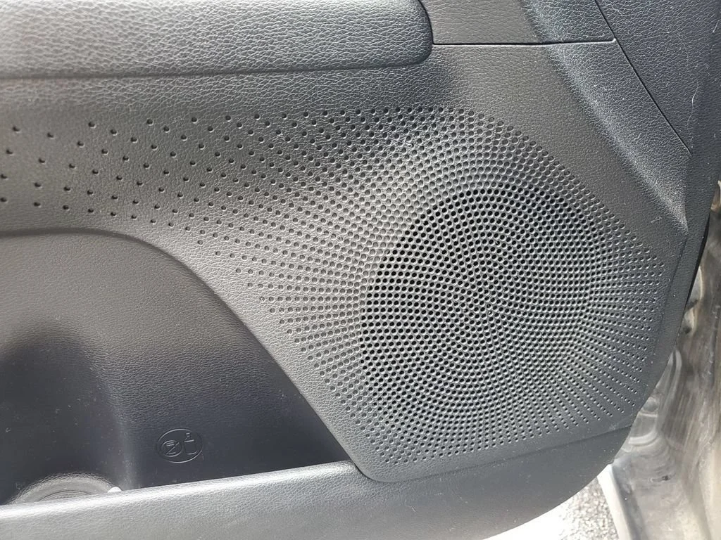 Used 2019 Black Kia LXS image 29