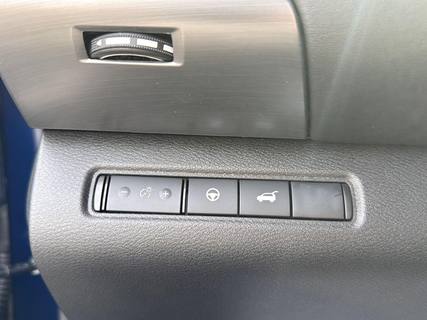 Used 2025 Deep Ocean Blue Pearl Nissan SL image 7