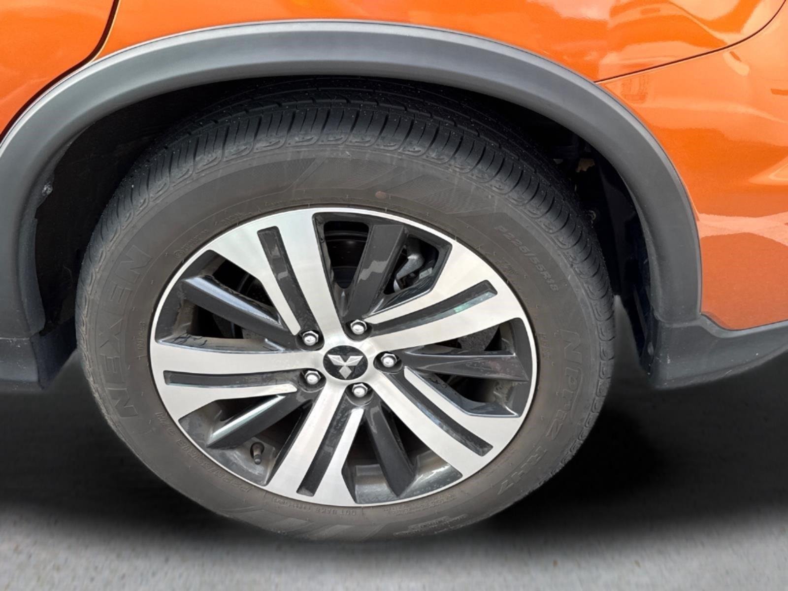 Used 2023 Sunshine Orange Metallic Mitsubishi ES image 7