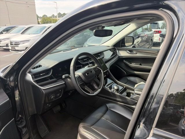 Used 2024 Diamond Black Crystal Pearlcoat Jeep 4xe image 9