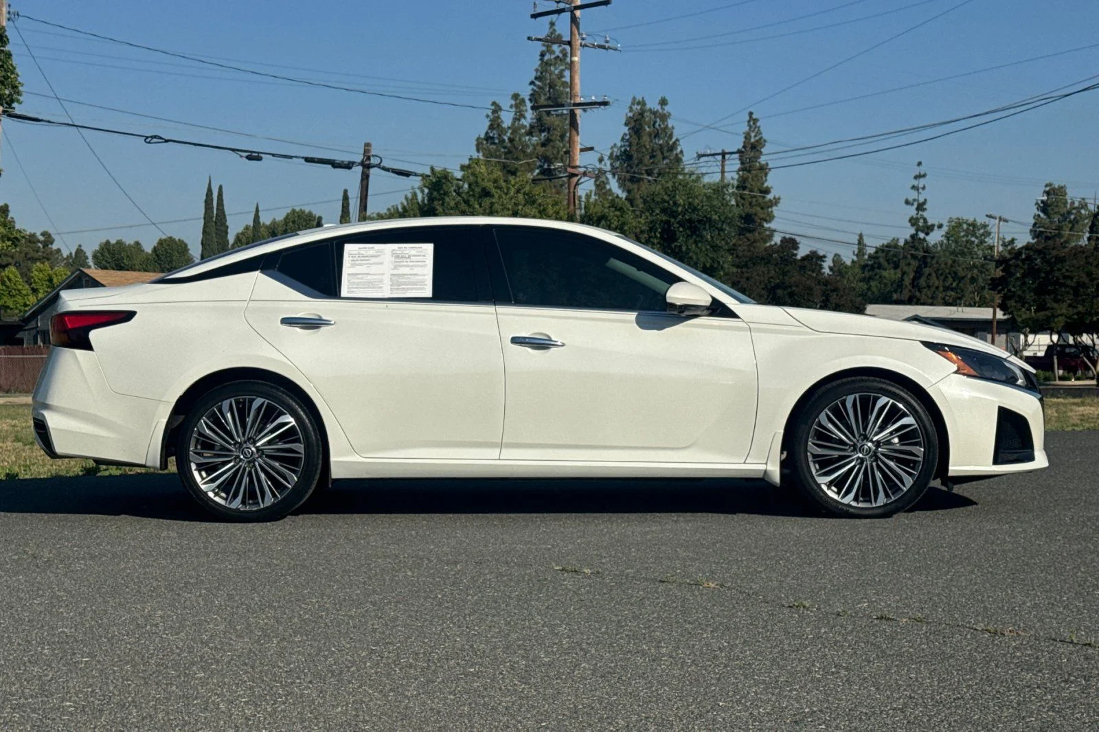 Used 2023 White Nissan 2.5 SL image 3