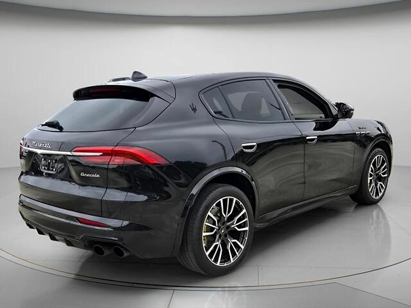 Used 2023  Maserati Modena image 7