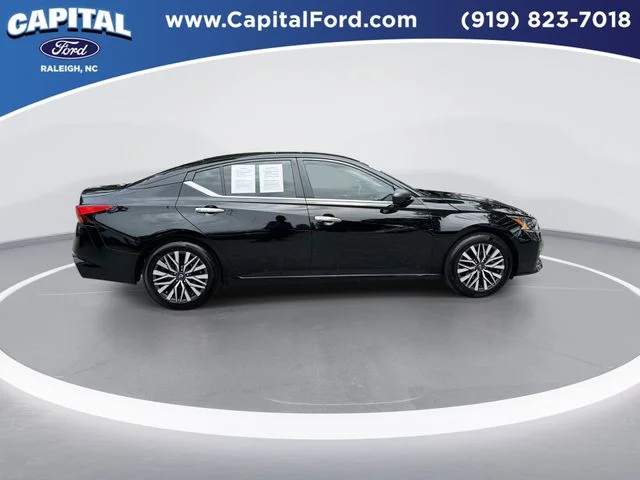 Used 2025 Black Nissan 2.5 SV image 9
