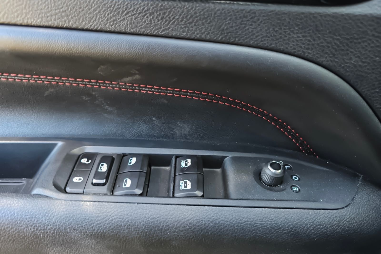 Used 2025 Silver Jeep Trailhawk image 9