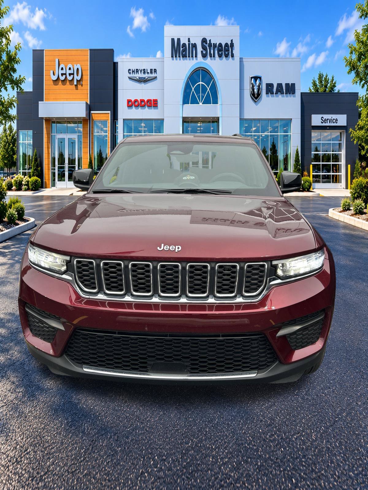 Used 2025 Red Jeep Laredo X image 1