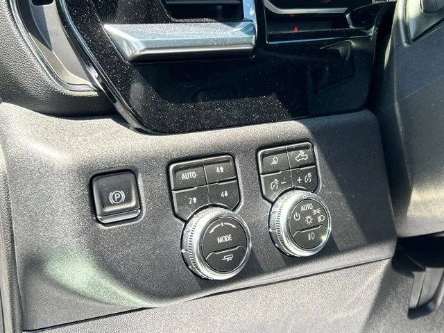 New 2026 Sterling Metallic GMC SLT image 29