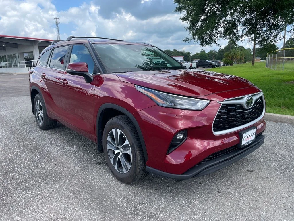 2026 Toyota Highlander XLE AWD's photo