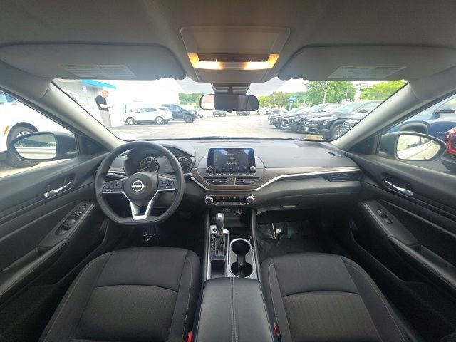 Used 2024 Brilliant Silver Metallic Nissan 2.5 SV image 13