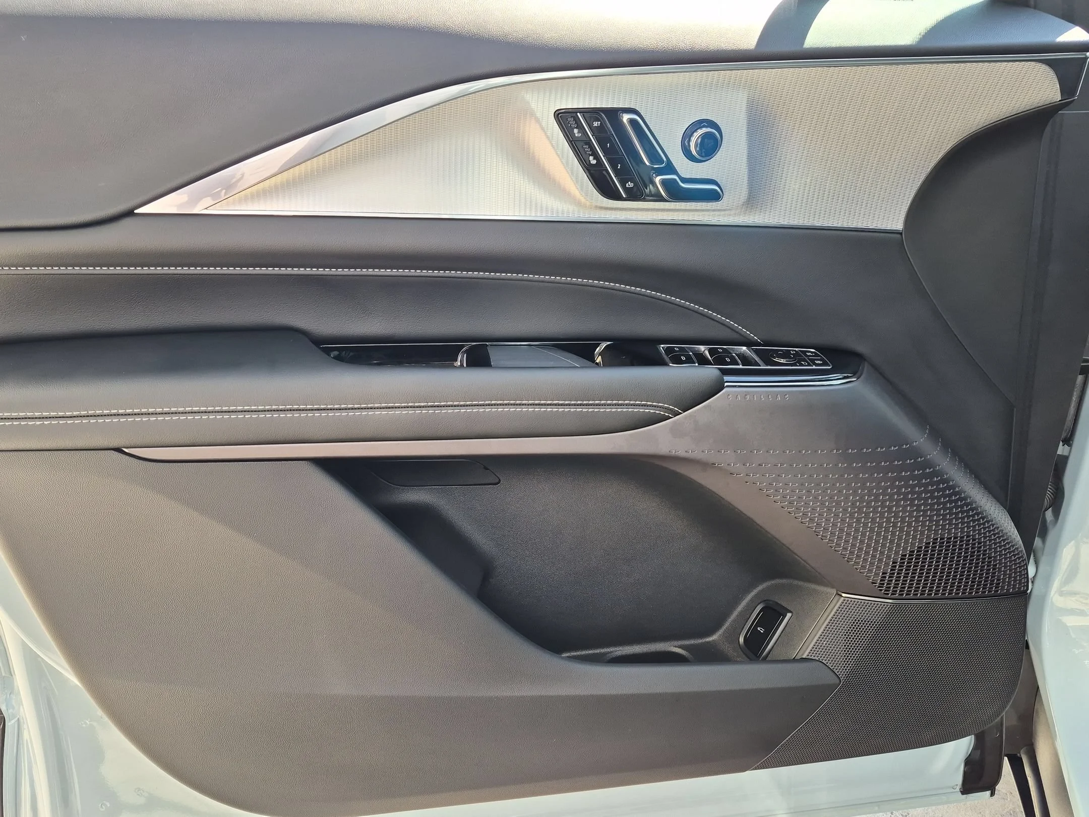 2024 Cadillac LYRIQ Tech - Photo 23