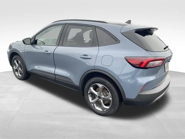 Used 2025 Vapor Blue Ford ST-Line image 3