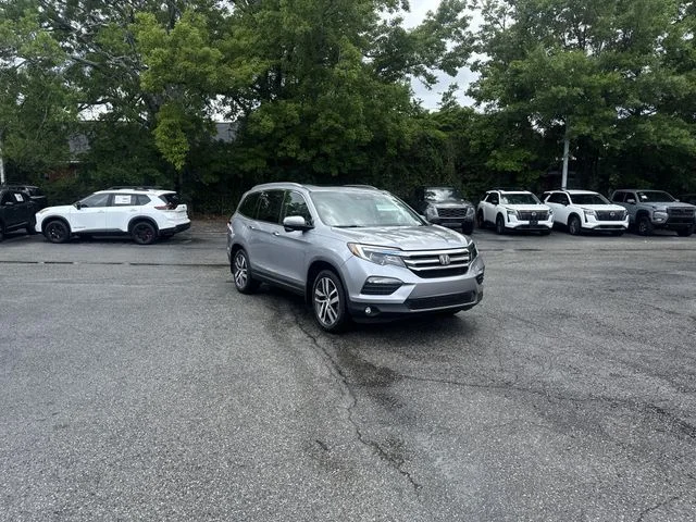 Used 2016  Honda Touring image 3