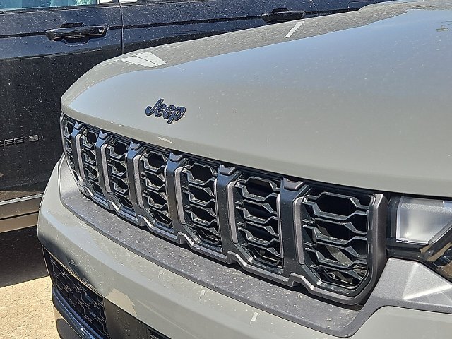 New 2027 Sting-Gray Clearcoat Jeep  image 2