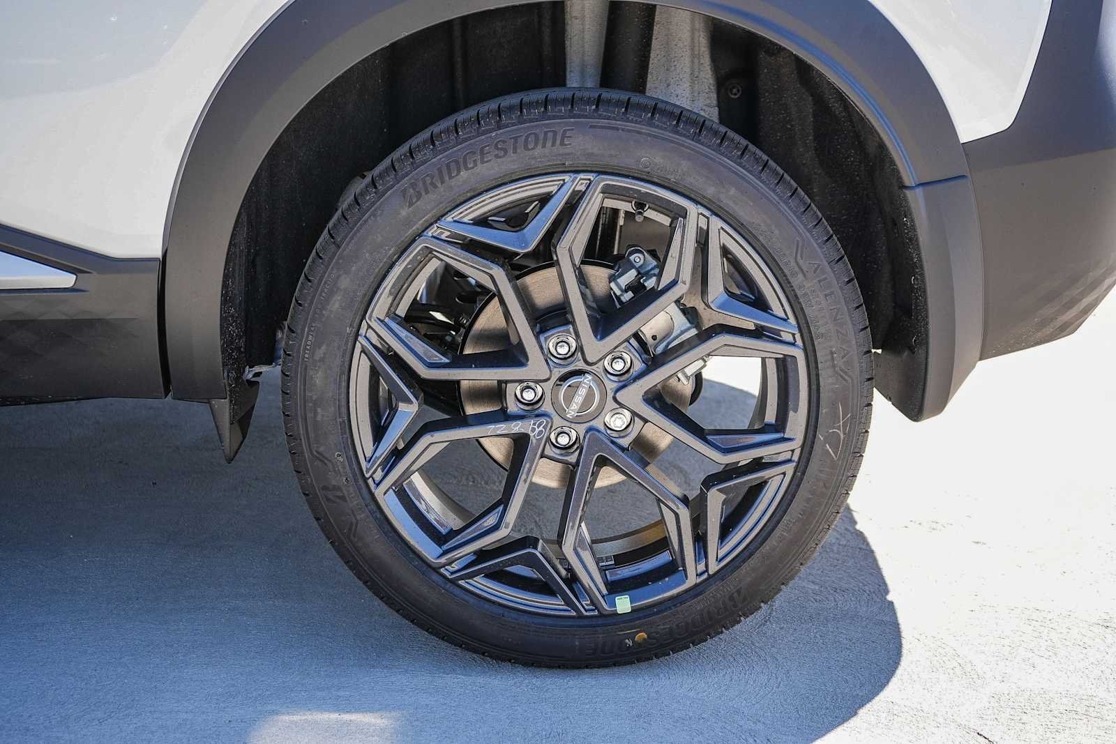 New 2026 Aspen White TriCoat / Super Black Two-tone Nissan SR image 10