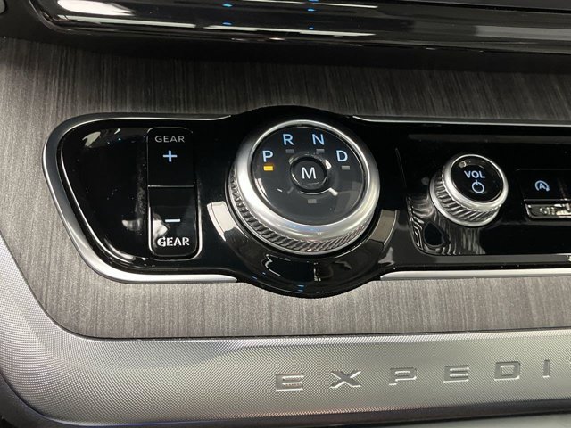 Used 2025 Stone Blue Ford Platinum image 30