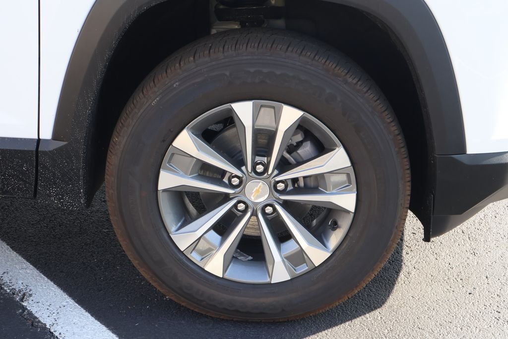 2027 Chevrolet Equinox LT - Photo 11