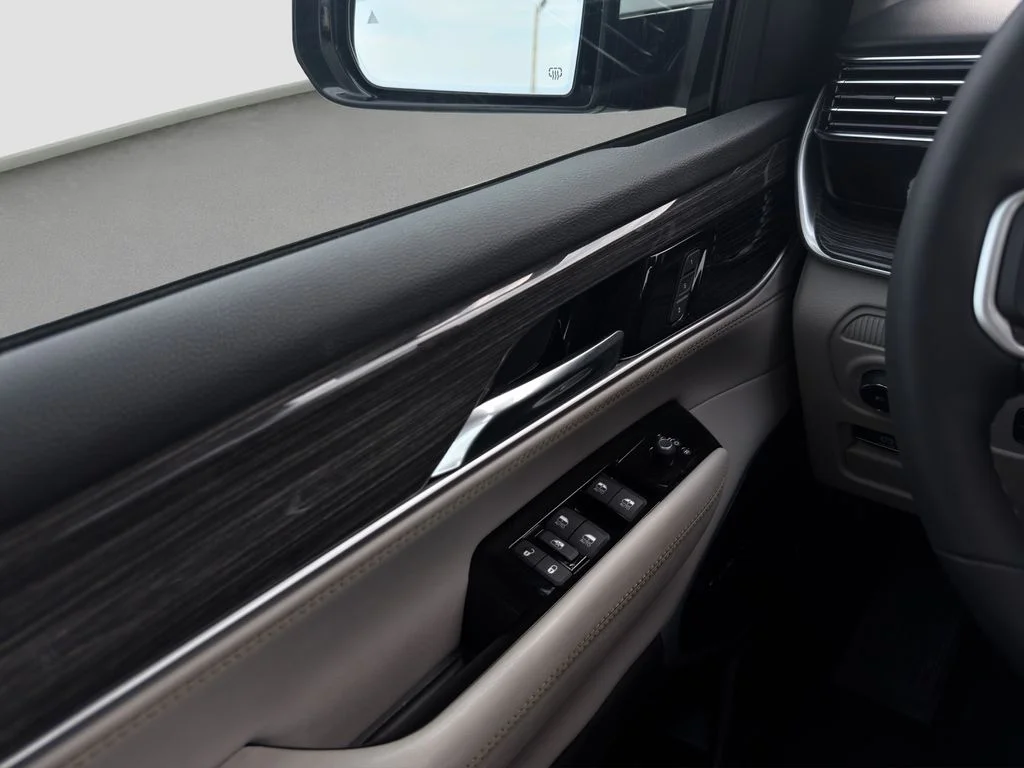 Used 2022 White Jeep Series III image 12