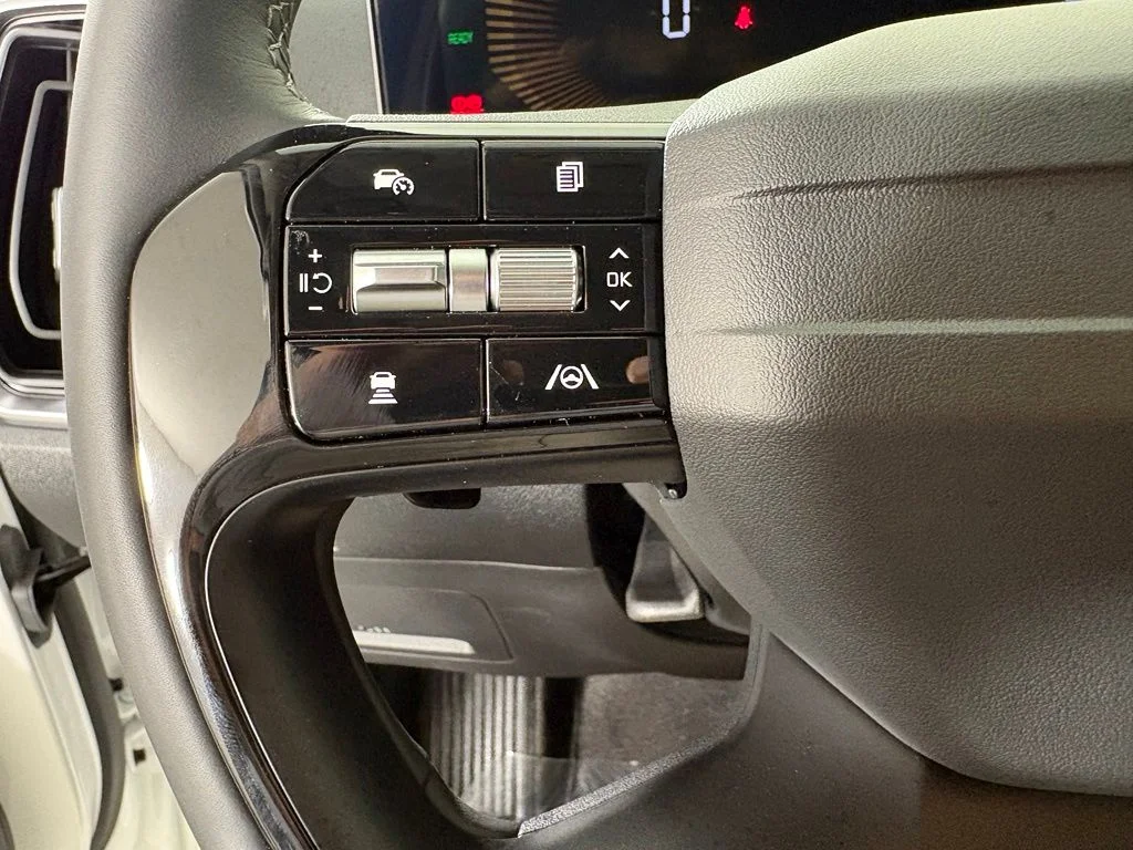 New 2026 Snow White Pearl Kia EX image 24