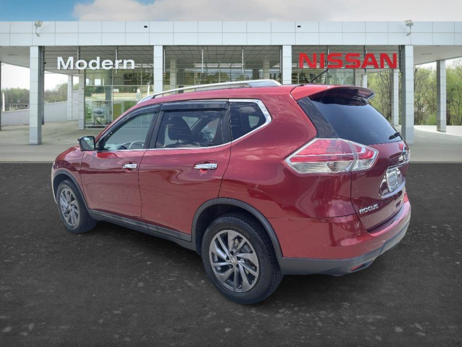 Used 2016 Cayenne Red Nissan SL image 3