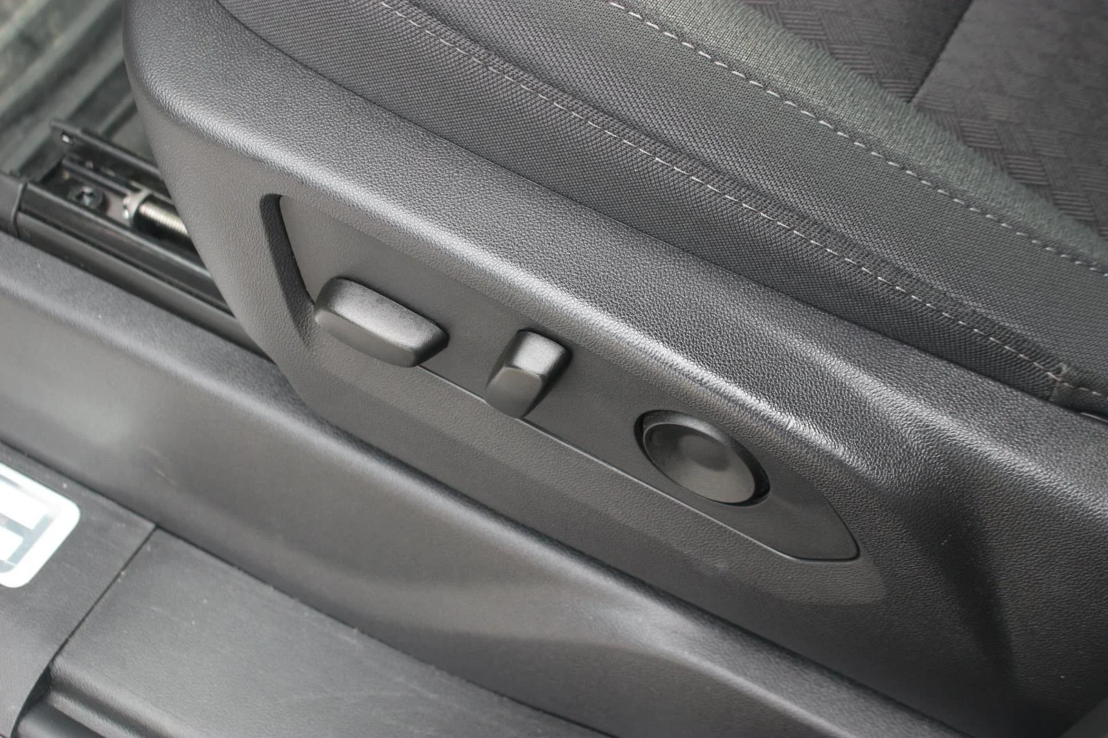 Used 2025 Summit White Chevrolet LT image 21