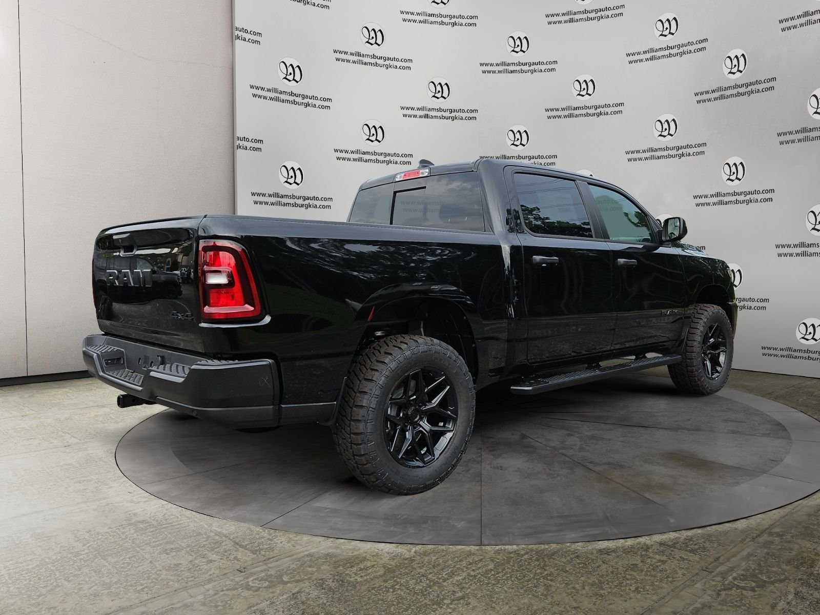 New 2026 Diamond Black Crystal Pearl-Coat Exterior Paint RAM Tradesman image 5