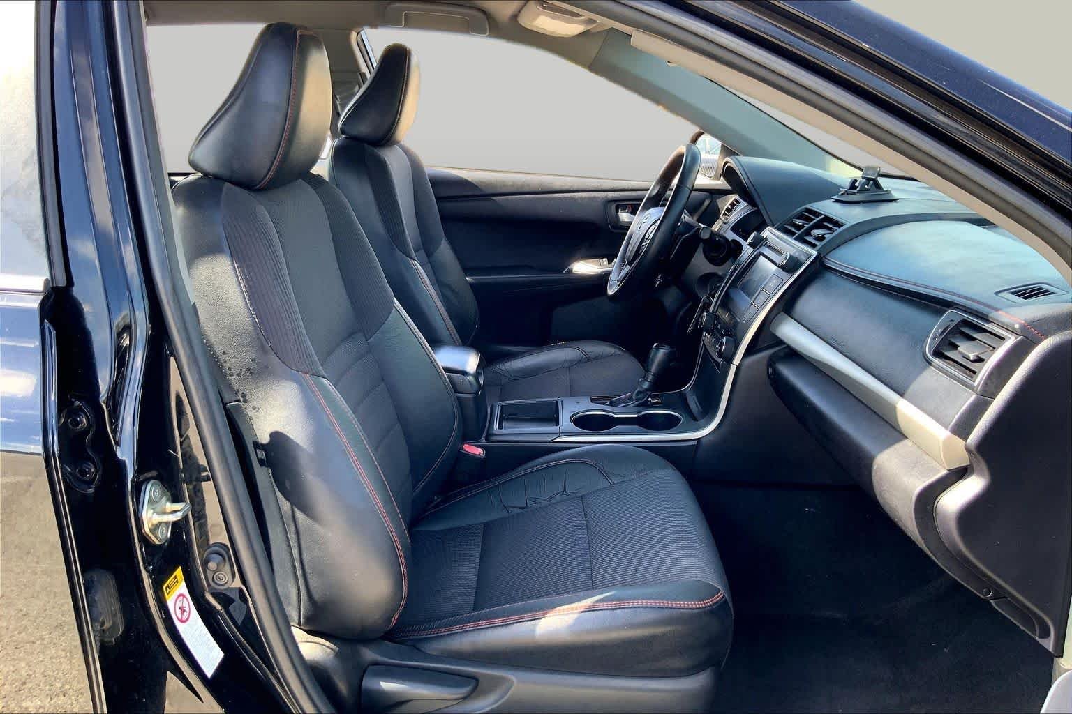 New 2017 Midnight Black Metallic Toyota SE image 9