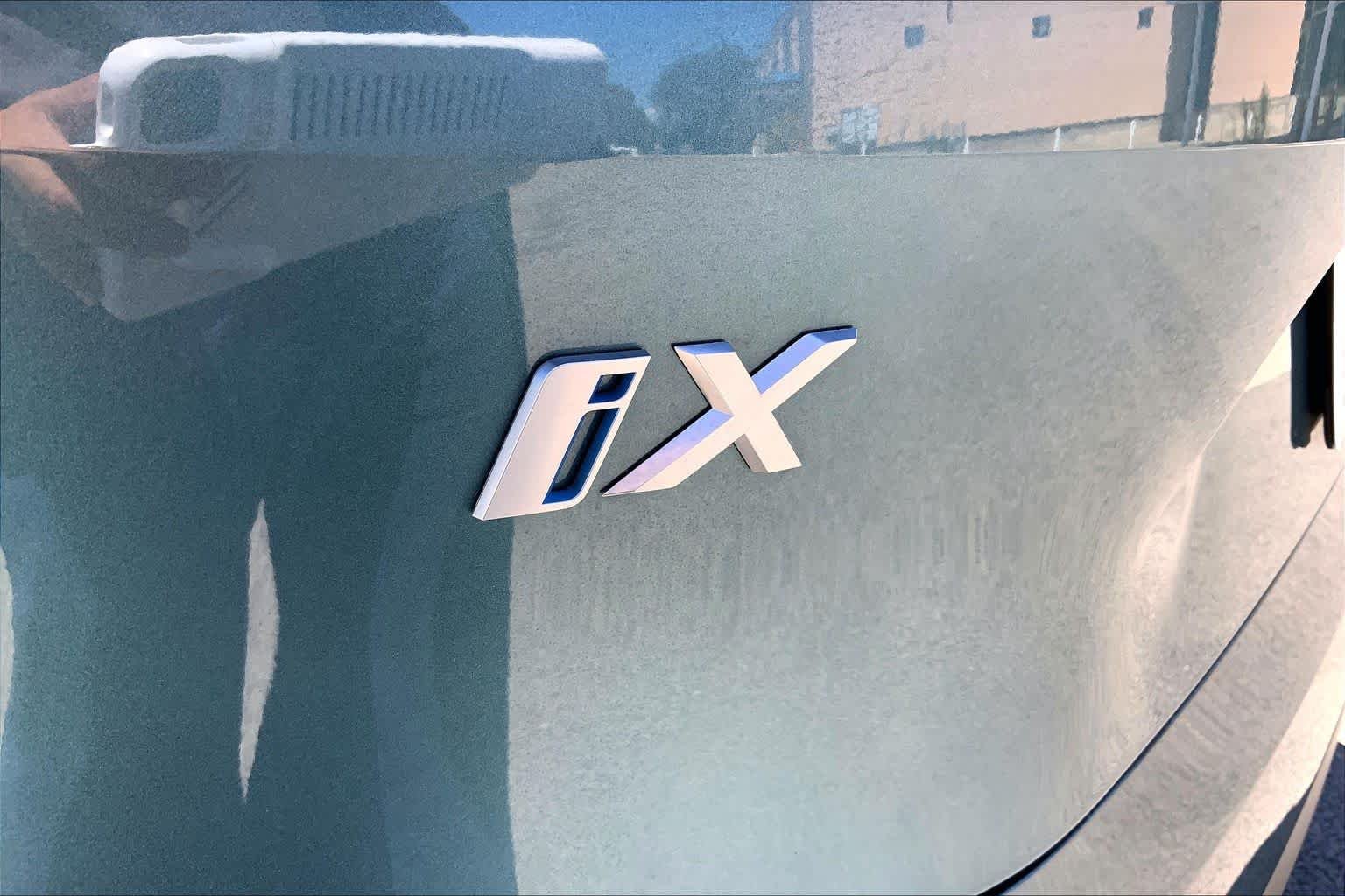 Used 2024 Blue Ridge Mountain Metallic BMW xDrive50 image 30