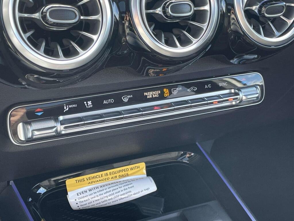 New 2026 Polar White Mercedes-Benz GLB 250 image 25