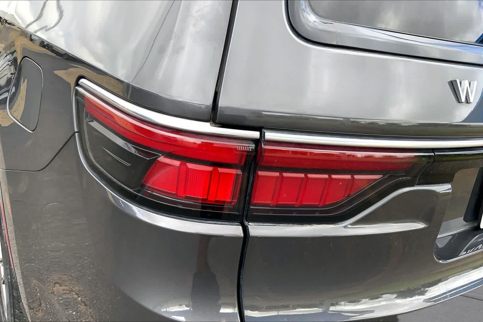 Used 2022 Baltic Gray Metallic Clearcoat Jeep Series I image 28