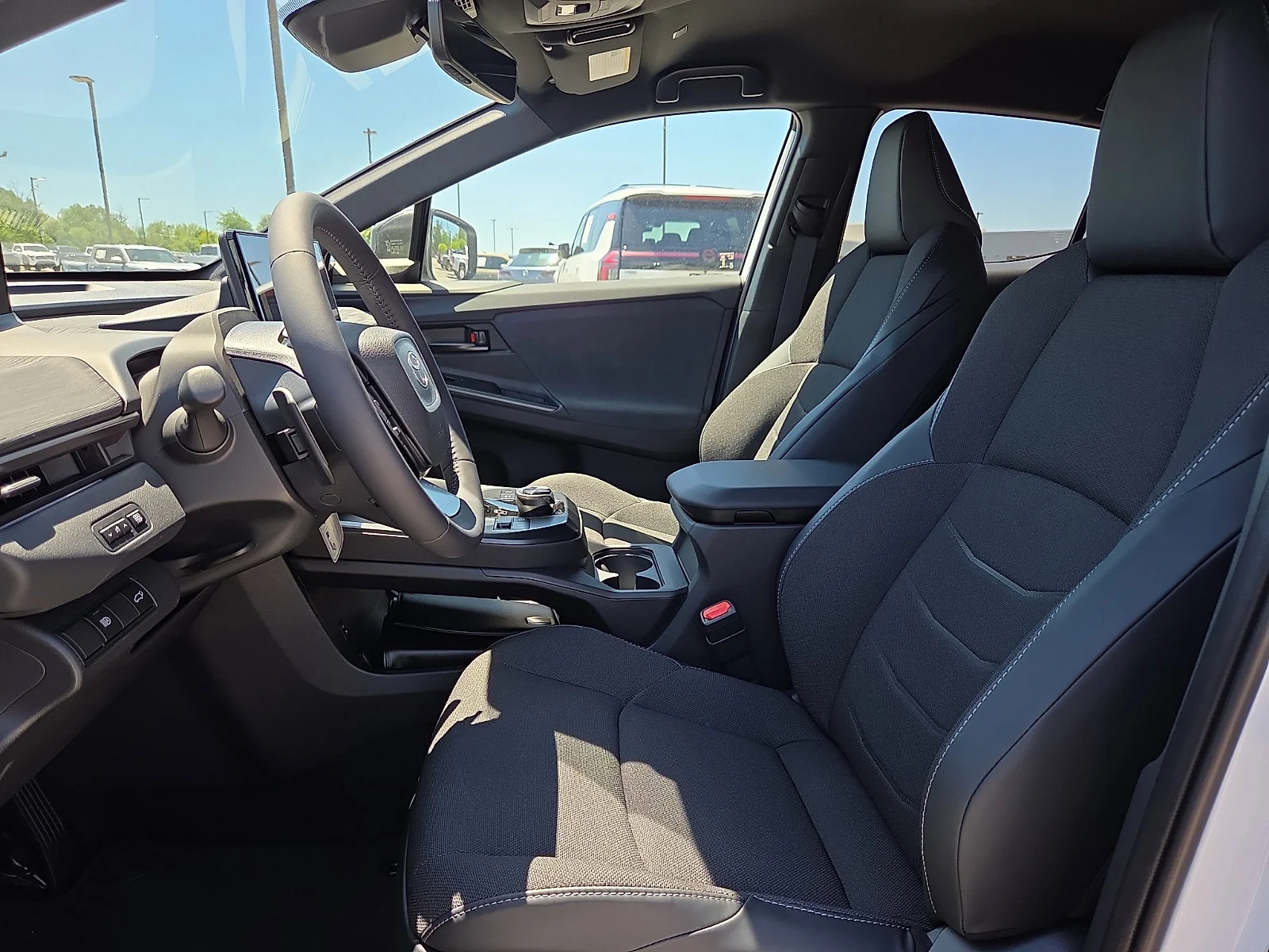2026 Toyota C-HR SE - Photo 9