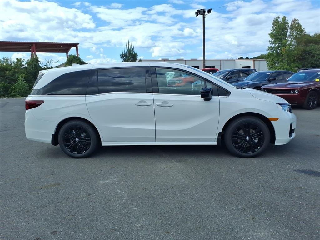 2026 Honda Odyssey photo 2
