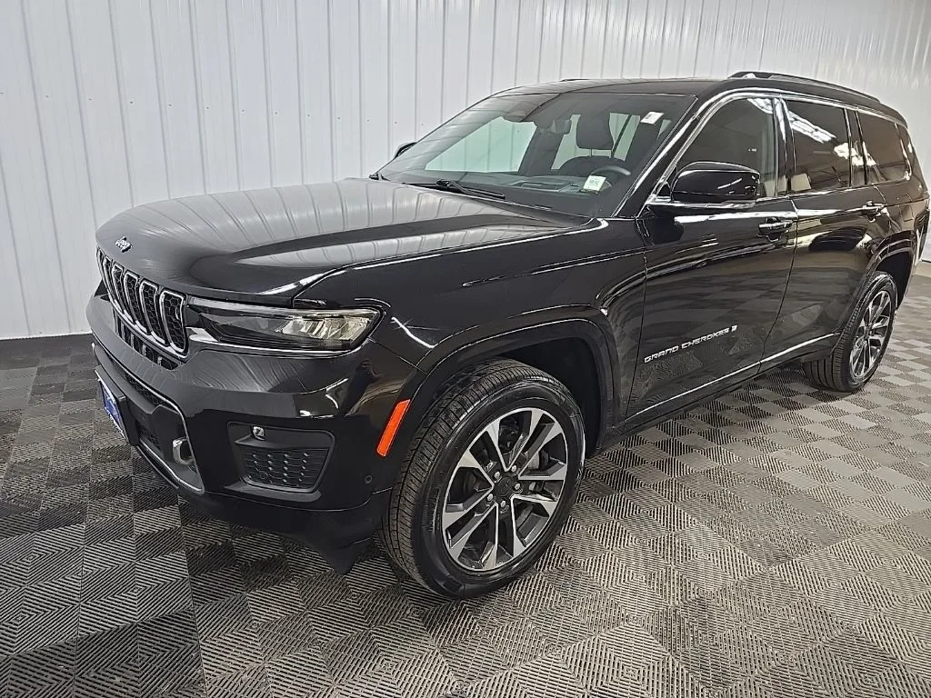 Used 2021 Diamond Black Jeep Overland image 8