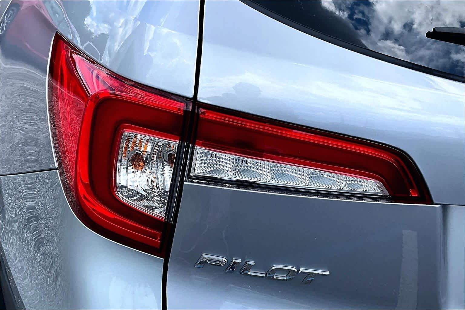 Used 2021 Lunar Silver Metallic Honda EX-L image 27