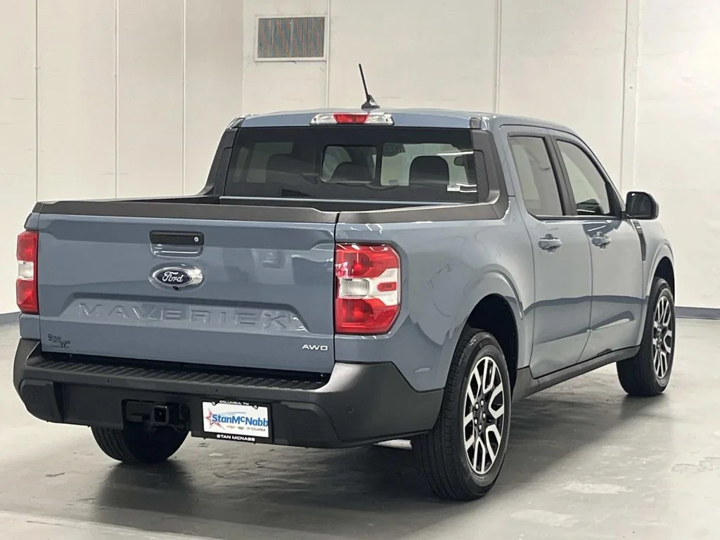 Used 2024 Azure Gray Metallic Tri-Coat Ford Lariat Super Crew AWD 2.0L 1 Owner image 8