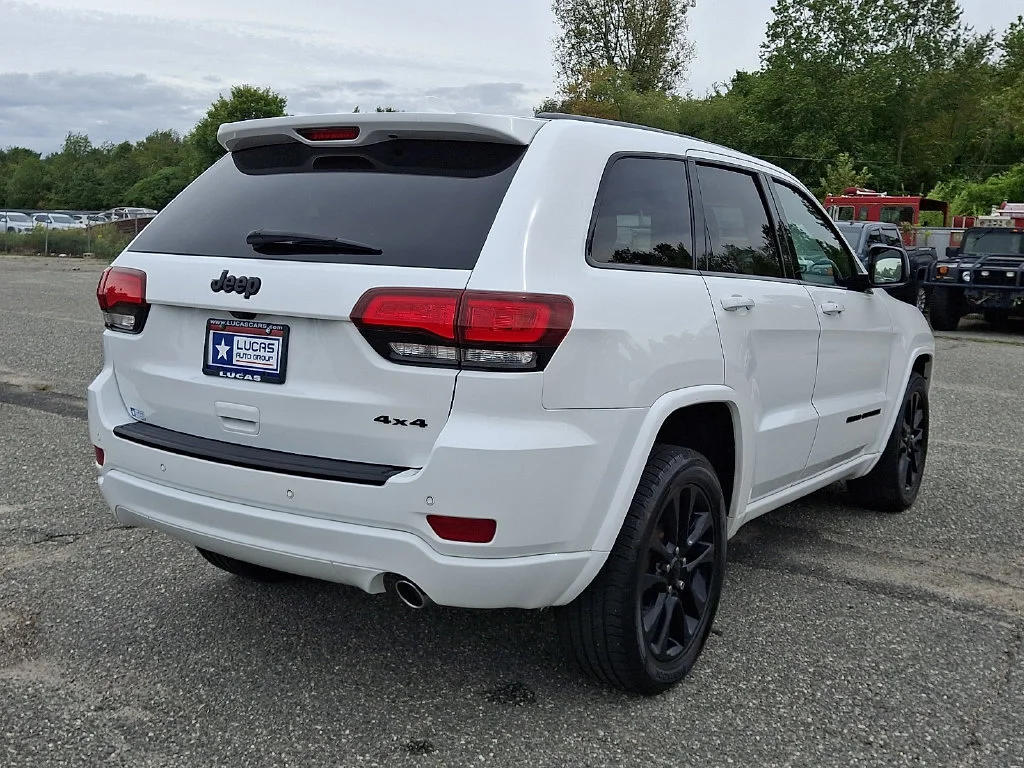 Used 2018 Bright White Clearcoat Jeep Altitude image 11