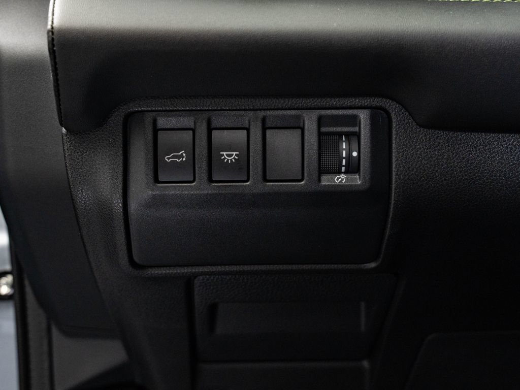 Used 2025 Ice Silver Metallic Subaru Onyx Edition image 40
