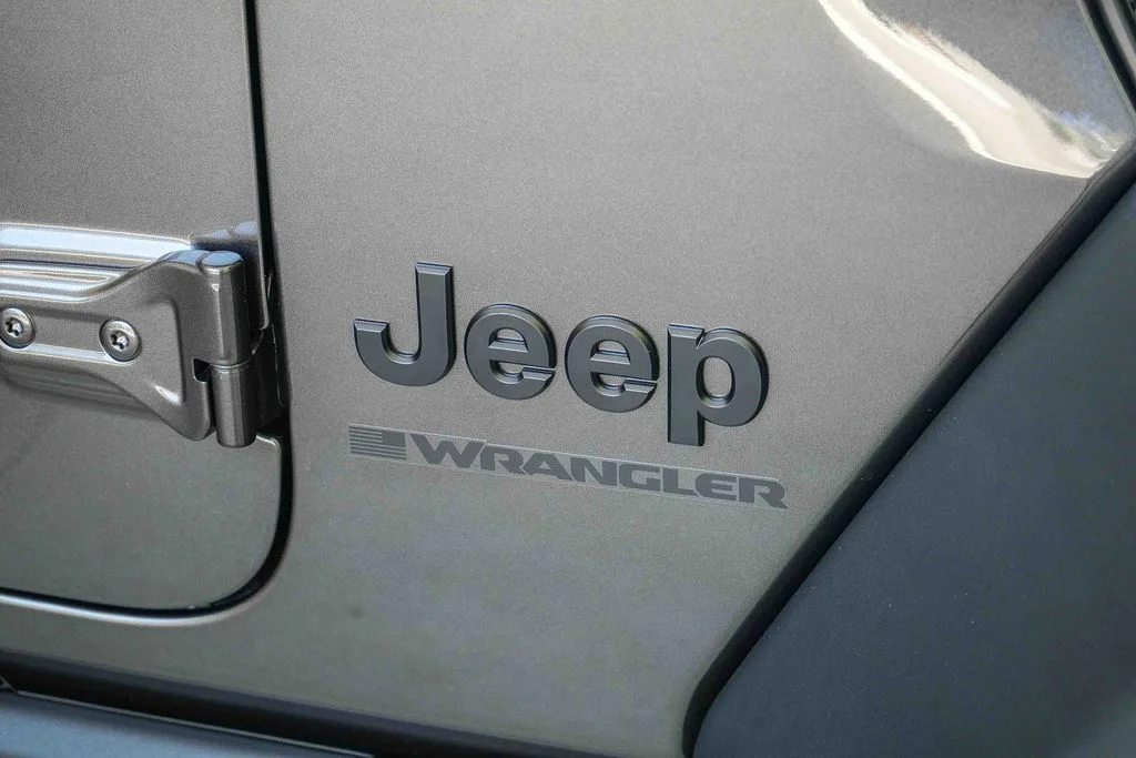 New 2026 Granite Crystal Metallic Clear-Coat Exterior Paint Jeep Willys image 9