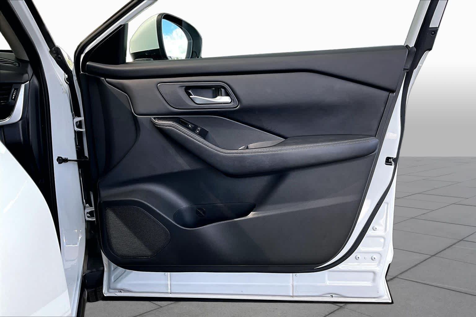 Certified Used 2025 Everest White Pearl Nissan SV image 22