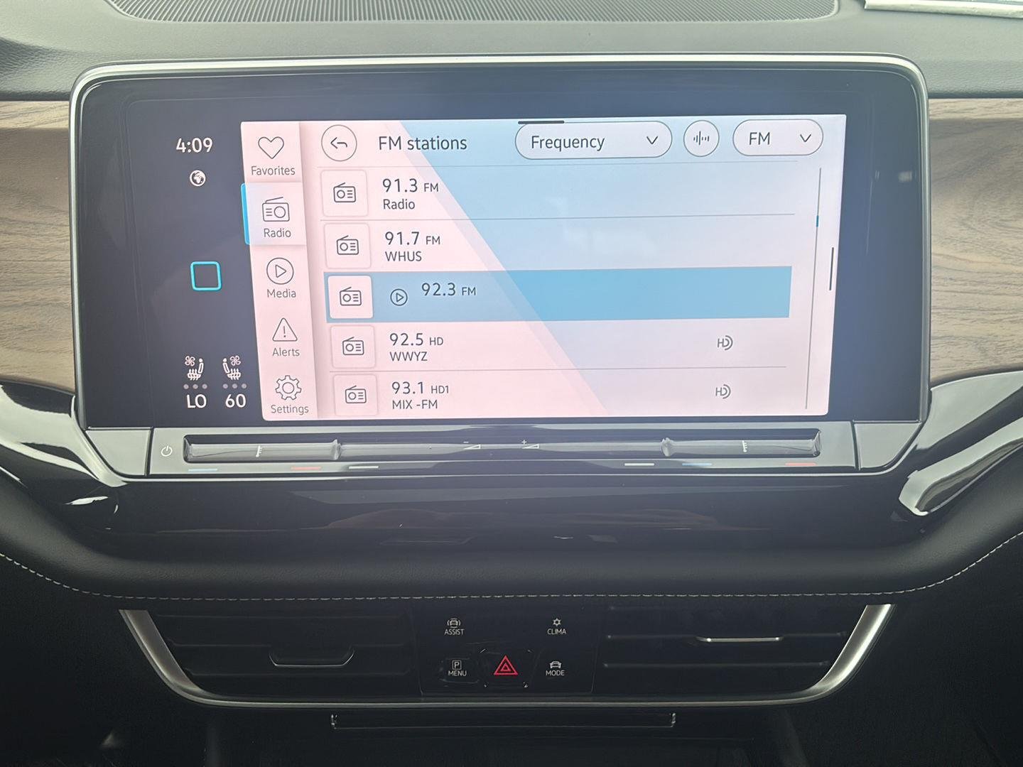 New 2026 Pure Gray Volkswagen 2.0T SE w/Technology image 18