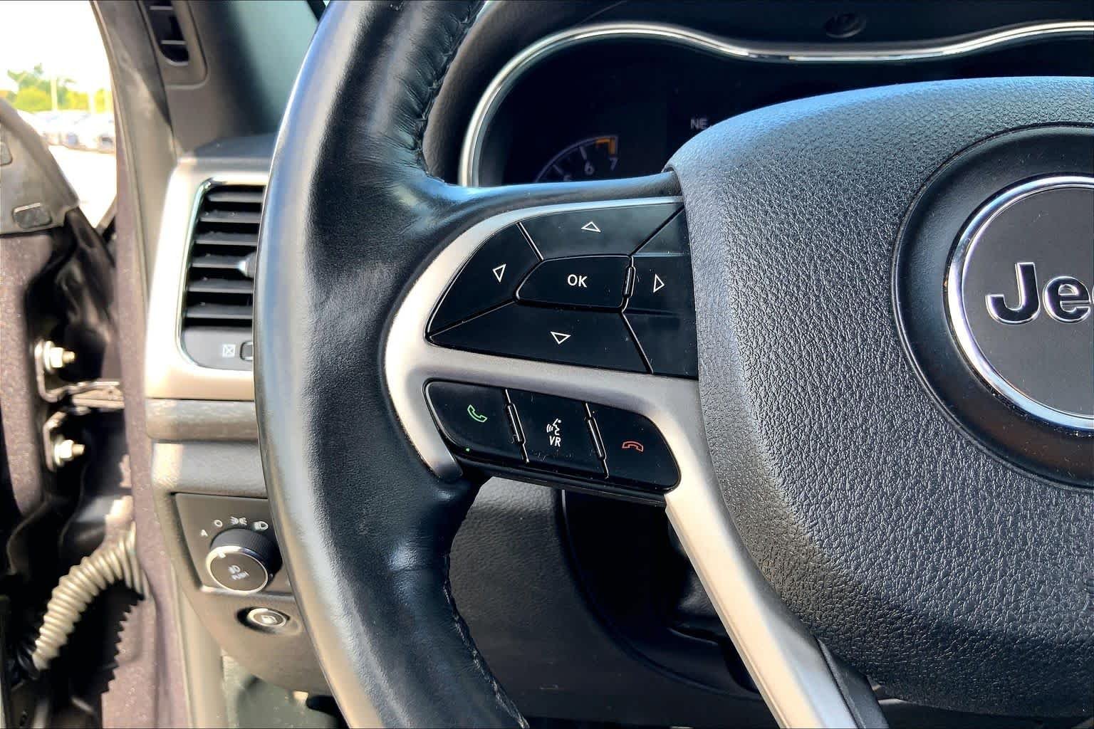 Used 2018 Granite Crystal Metallic Clearcoat Jeep Altitude image 23