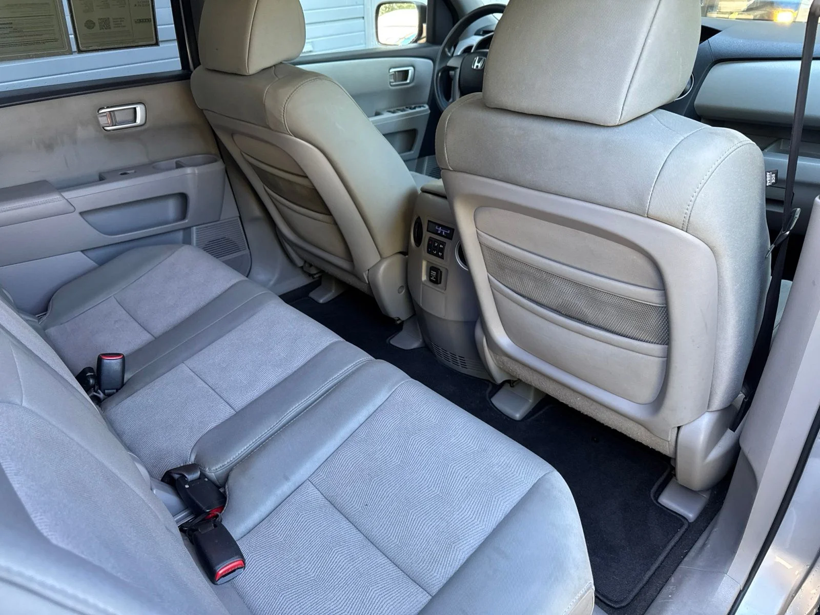 Used 2010 Silver Honda LX image 24