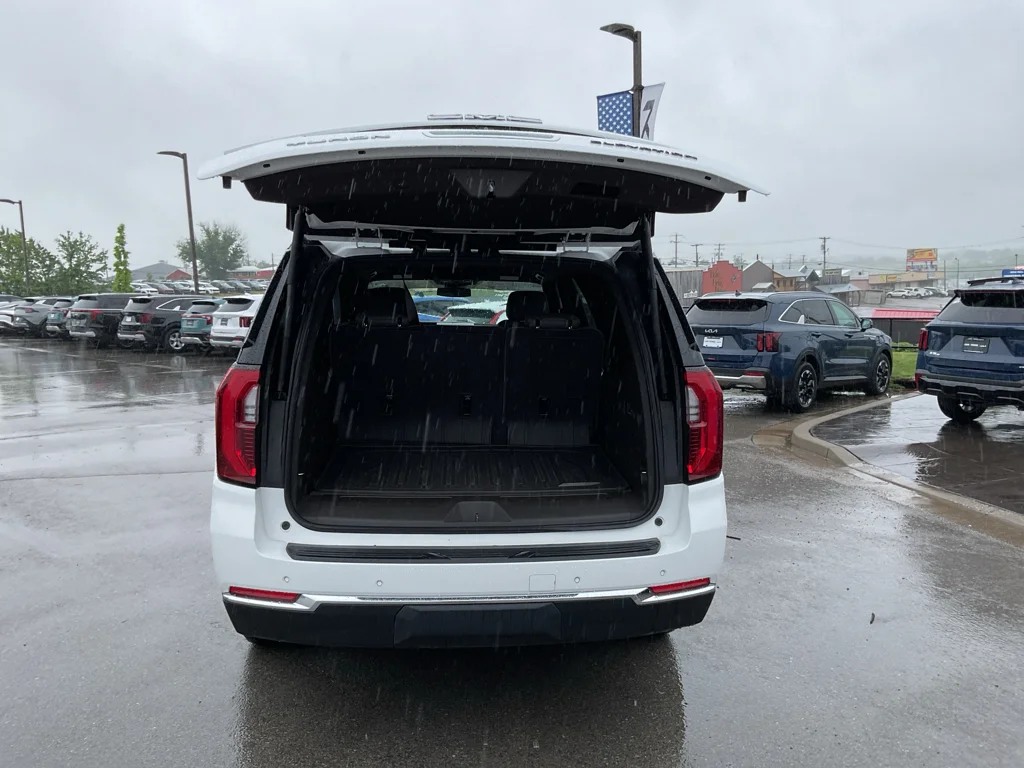 Used 2025 Summit White GMC Elevation image 16