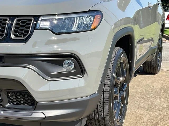 New 2026 Sting-Gray Clearcoat Jeep Latitude image 9
